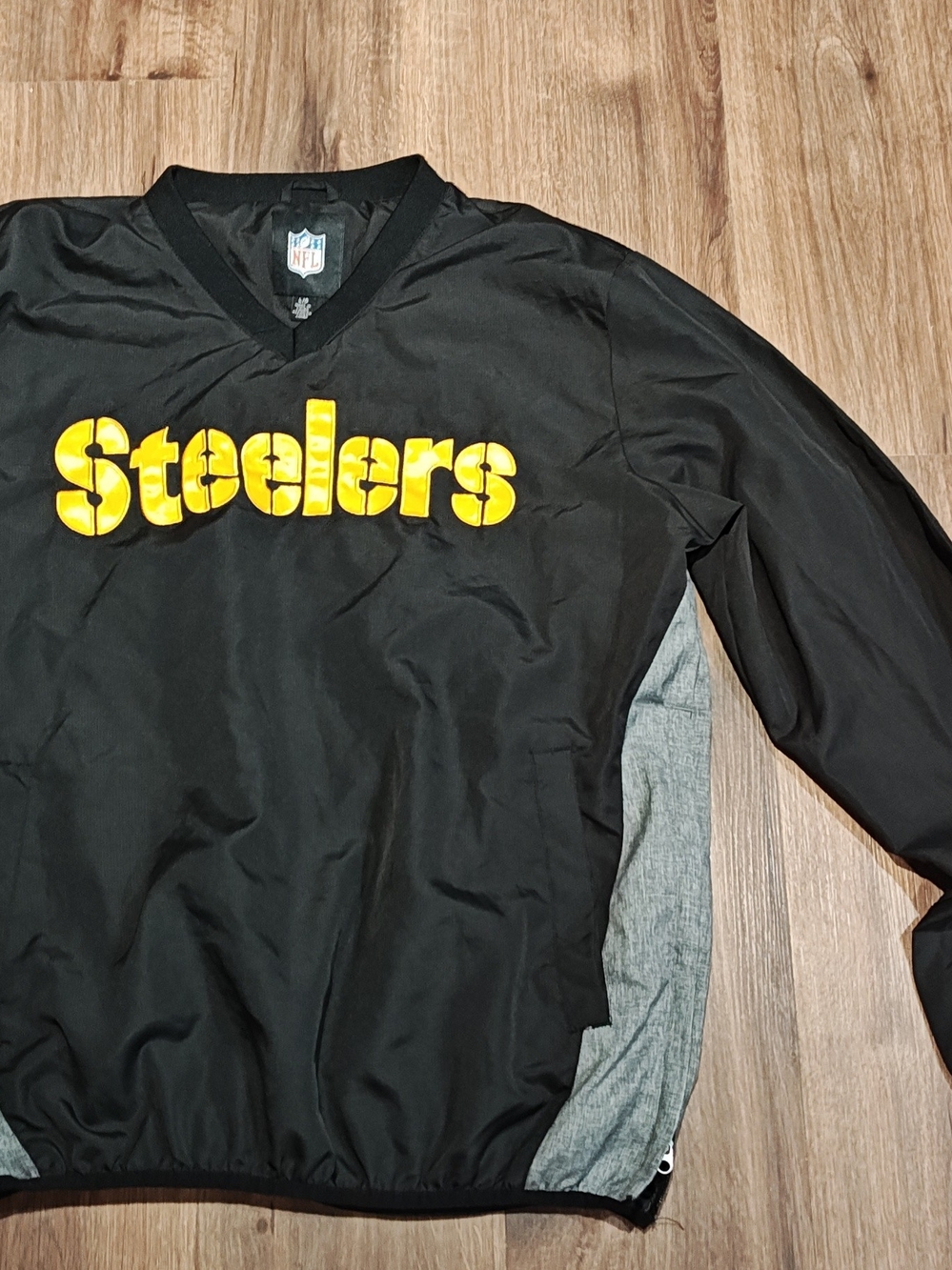 NFL Steelers Black and Yellow V-Neck Sweater